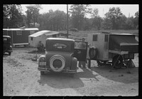 Trailer camp where many defense workers live opposite Pratt and Whitney aircraft plant, East Hartford, Connecticut. Sourced from the Library of Congress.