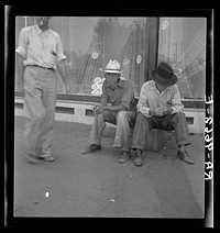 Drought farmers come to town. Sallisaw, Sequoyah County, Oklahoma. Sourced from the Library of Congress.