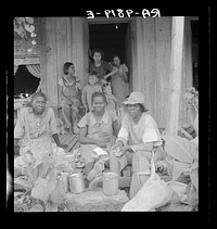 Migrant cotton pickers at lunchtime. Near Radstown, Texas. Sourced from the Library of Congress.