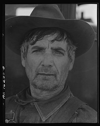 A former tenant farmer from Texas now working in California as a pea picker. Nipomo, California. Sourced from the Library of Congress.