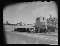 Inspection station on the California-Arizona state line maintained by the California Department of Agriculture to prevent the spread of plant pests. Yuma, Arizona. Sourced from the Library of Congress.