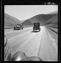 On U.S. 99. in Kern County on the Tehachapi Ridge. Migrants travel seasonally back and forth between Imperial Valley and the San Joaquin Valley over this ridge. Sourced from the Library of Congress.