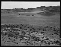 U.S. 99 on ridge over Tehachapi Mountains. Heavy truck route between Los Angeles and San Joaquin Valley over which migrants travel back and forth. Sourced from the Library of Congress.