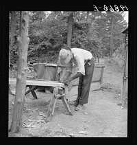 Zollie Lyons repairing the tobacco sleds at beginning of the harvest season. Wake County, North Carolina. Sourced from the Library of Congress.