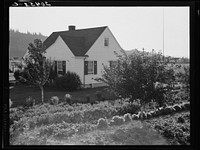 [Untitled photo, possibly related to: Washington, Cowlitz County, Longview. Home on Longview homestead project]. Sourced from the Library of Congress.