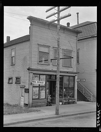 Western Washington, Grays Harbor County, Elma. Note type architecture, very common in western Washington. Sourced from the Library of Congress.