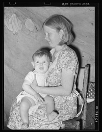 Mother and child, white migrants, near Harlingen, Texas by Russell Lee