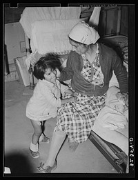 [Untitled photo, possibly related to: Mexican woman and child. Crystal City, Texas] by Russell Lee