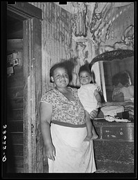 Wife and child of  tenant farmer in Wagoner County, Oklahoma by Russell Lee
