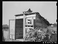 Detail of henhouse and pigeon cote. Mays Avenue camp, Oklahoma City, Oklahoma by Russell Lee