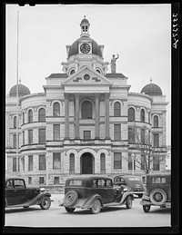 [Untitled photo, possibly related to: Detail of courthouse. Gatesville, Texas] by Russell Lee