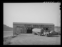 [Untitled photo, possibly related to: Port Kelly where wheat belonging to members of the Walla Walla Grain Growers is stored and shipped by barge to Portland. Walla Walla County, Washington] by Russell Lee