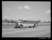 Roadside repairs. U.S. Highway No. 1 between Washington and Baltimore. Sourced from the Library of Congress.