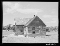 Thirty-five migrants use this farmhouse as their home. Near Old Trap, North Carolina. Sourced from the Library of Congress.