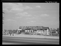 Souvenir stand along U.S. highway No. 1, near Beltsville, Maryland. Sourced from the Library of Congress.