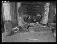 Cooking facilities for a group of thirty-five migrants near Onley, Virginia. Sourced from the Library of Congress.