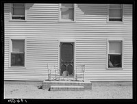 House on a Sunday afternoon at Hebron, Maryland. Sourced from the Library of Congress.
