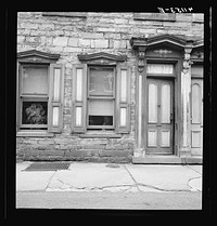 Old house on Race Street in Mauch Chunk, Pennsylvania. Sourced from the Library of Congress.