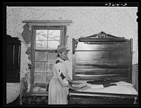 [Untitled photo, possibly related to: Mrs. L. A. Anderson, helping a neighbor move out of Camp Croft area.  Near Whitestone, South Carolina]. Sourced from the Library of Congress.