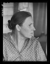 [Untitled photo, possibly related to: Tenant farmer's wife near Penfield, Greene County, Georgia]. Sourced from the Library of Congress.