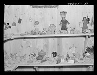 A display of Virginia Indian handicraft at the Virginia crafts co-op on U.S. Highway No. 1 about twenty miles north of Fredericksburg, Virginia. Sourced from the Library of Congress.