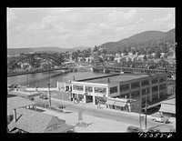 Bellows Falls, Vermont, and on the far side of the river, North Walpole, New Hampshire. Sourced from the Library of Congress.