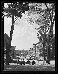 [Untitled photo, possibly related to: In the square, facing the main street in Saint Albans, Vermont]. Sourced from the Library of Congress.