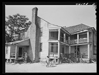 Greensboro, Greene County, Georgia (vicinity). The old Branch home, on the Athens road, now occupied by a  family. Sourced from the Library of Congress.