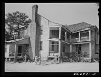 [Untitled photo, possibly related to: Greensboro, Greene County, Georgia (vicinity). The old Branch home, on the Athens road, now occupied by a  family]. Sourced from the Library of Congress.