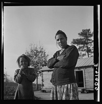 Indian (mixed breed) woman and child near Pembroke Farms. Maxton, North Carolina. Sourced from the Library of Congress.