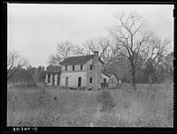 Old home near Summerville, South Carolina. Sourced from the Library of Congress.