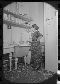 [Untitled photo, possibly related to: Nathan Katz's apartment, East 168th Street, Bronx, New York. Mr. Nathan Katz is an accepted applicant to Jersey Homesteads] by Russell Lee