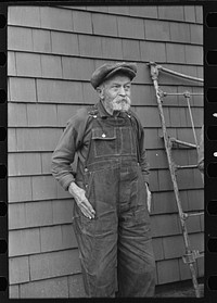 Andrew Ostermeyer, eighty-one years old. One of the original homesteaders. He has lost his farm to loan company. Still works and lives on farm of his son, Miller Township, Woodbury County, Iowa by Russell Lee