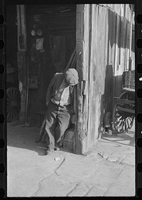 [Untitled photo, possibly related to: Old livery stable, East Side, New York City] by Russell Lee