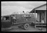 Southeast Missouri Farms. Moving from old home to new by Russell Lee