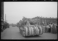 Parade of the floats, National Rice Festival, Crowley, Louisiana by Russell Lee
