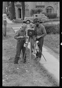 Tintype cameraman, San Antonio, Texas by Russell Lee