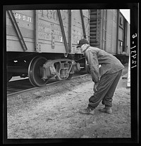 Chicago, Illinois. Inspector watching the cars as they go over the hump at a Chicago and Northwestern Railroad yard. Sourced from the Library of Congress.