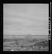 Gleed (vicinity), Arizona. A westbound passenger train going around a curve on the Atchison, Topeka and Santa Fe Railroad between Winslow and Seligman, Arizona. Sourced from the Library of Congress.