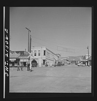 Kingman, Arizona. A street scene along the Atchison, Topeka and Santa Fe Railroad between Seligman, Arizona and Needles, California. Sourced from the Library of Congress.