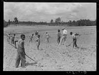 FSA (Farm Security Administration) farm supervisor H.N. West visits George Dobbins, client whose family is chopping cotton, to see how his crop is coming along. Green County, Georgia. Sourced from the Library of Congress.