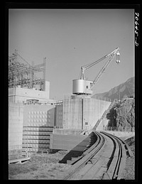 Gates to navigation locks, Bonneville Dam, Oregon. This is a lift lock, seventy-five feet wide and five hundred feet long. This is the highest single lift lock in the world, being fifty-nine feet high by Russell Lee