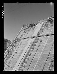 Looking up face of Shasta Dam, under construction. Shasta County, California by Russell Lee