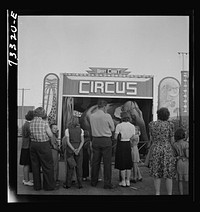 [Untitled photo, possibly related to: Klamath Falls, Oregon. Circus day] by Russell Lee