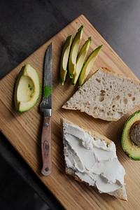 Preparation of a healthy avocado toast