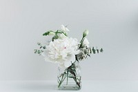 Bouquet of white flowers in a cleared vase