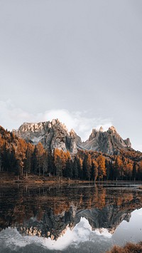 Dolomites lake in autumn mobile phone wallpaper