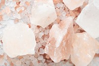 Natural and coarse pink Himalayan salt crystal rocks