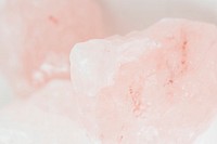 Natural and coarse pink Himalayan salt crystal rocks
