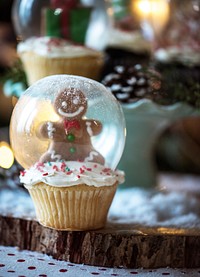 Snow globe cupcake for Christmas